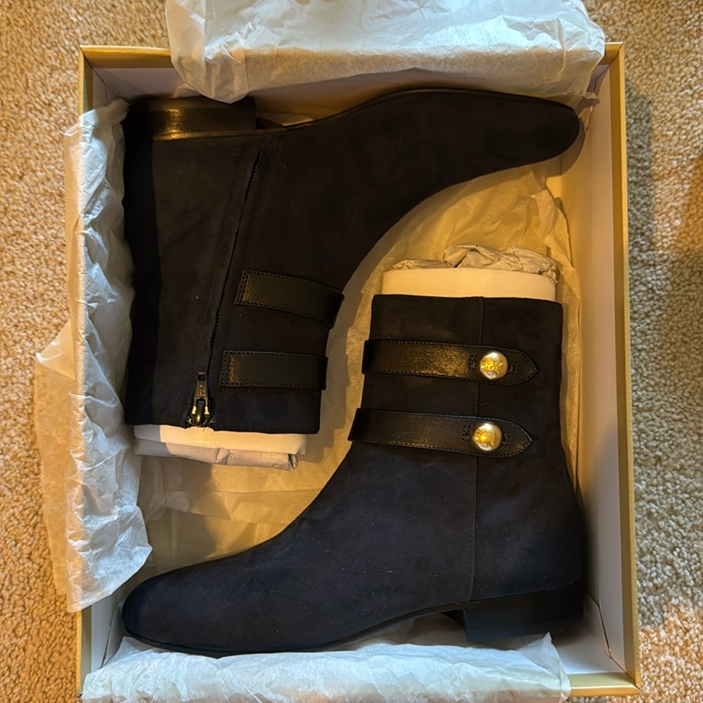 Michael Kors “Maisie” black booties, size 6, NEVER WORN